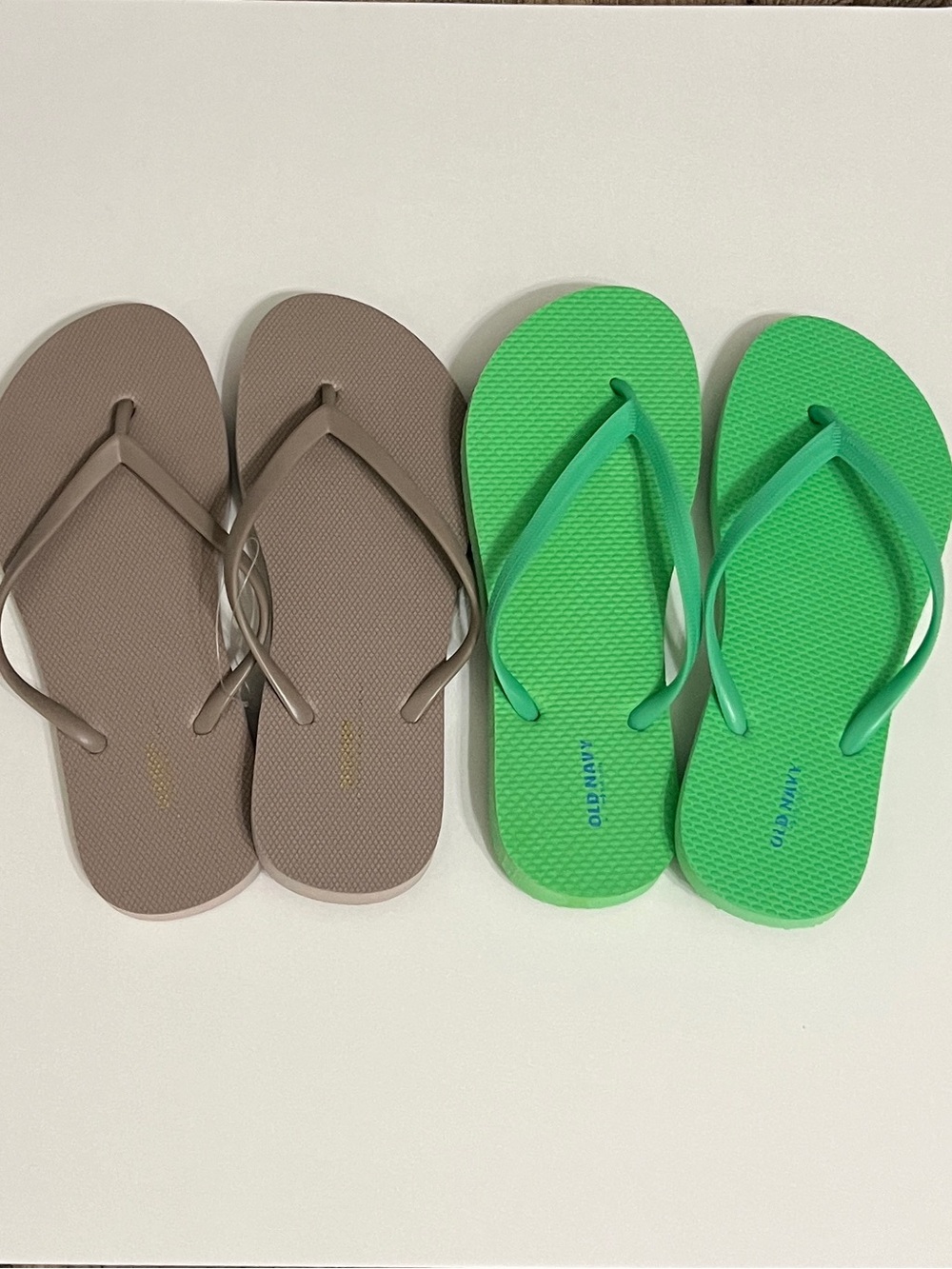 Taupe & Neon Green Old Navy Flip Flops Size 9